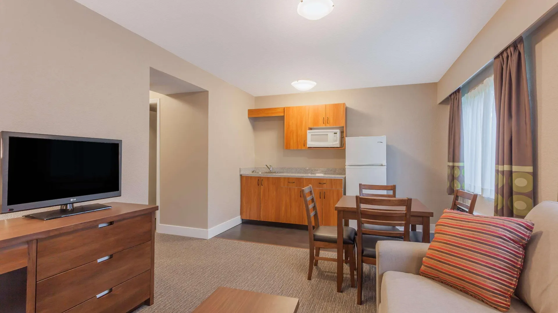 Super 8 By Wyndham Abbotsford Bc Hotel 2*,